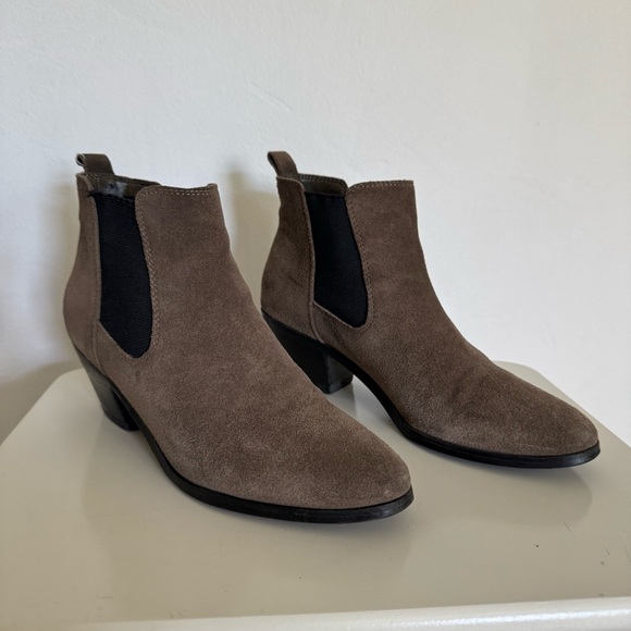 Marc Fisher Jayli Taupe Gray Suede Ankle Boots 7.5 - Picture 1 of 6